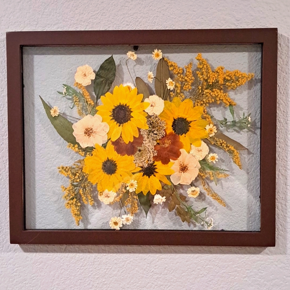 - Beautiful pressed sunflowers and more Forever flower bouquet 🌻